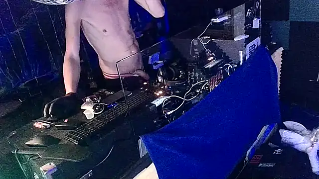 Snapshot of thingsbums chatting on 04-04-26, 07:50 thingsbums online show from 04-04-26, 07:50