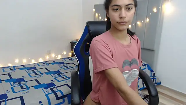 Snapshot of imSophia chatting on 03-12-25, 08:41 imSophia online show from 03-12-25, 08:41