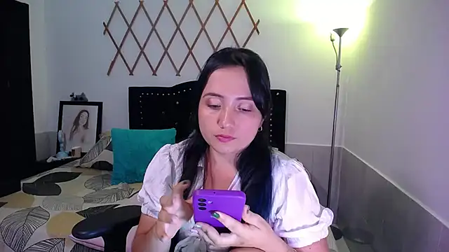 naughty girl 4u online show from 09-19-25, 08:20