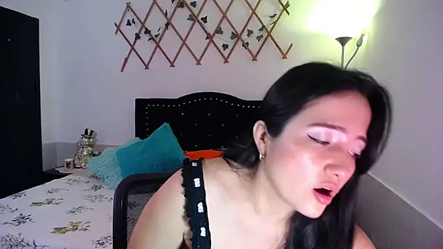 naughty girl 4u online show from 10-24-25, 07:32