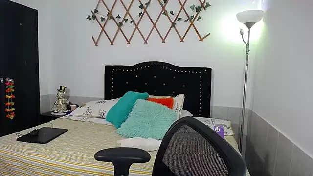 naughty girl 4u online show from 03-12-26, 08:48