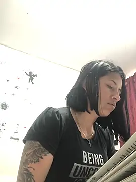 Snapshot of sharoon_cheerry chatting on 02-20-25, 12:36 sharoon cheerry online show from 02-20-25, 12:36