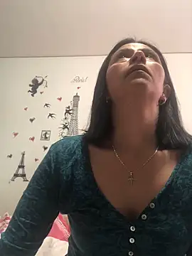 Snapshot of sharoon_cheerry chatting on 02-25-25, 02:44 sharoon cheerry online show from 02-25-25, 02:44