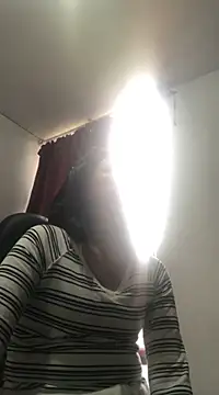 Snapshot of sharoon_cheerry chatting on 03-12-25, 01:08 sharoon cheerry online show from 03-12-25, 01:08