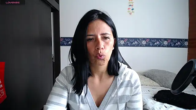 Snapshot of sharoon_cheerry chatting on 09-19-25, 02:07 sharoon cheerry online show from 09-19-25, 02:07