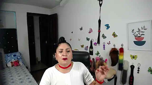 Snapshot of mature_bigboobs10 chatting on 11-28-25, 04:04 mature bigboobs10 online show from 11-28-25, 04:04