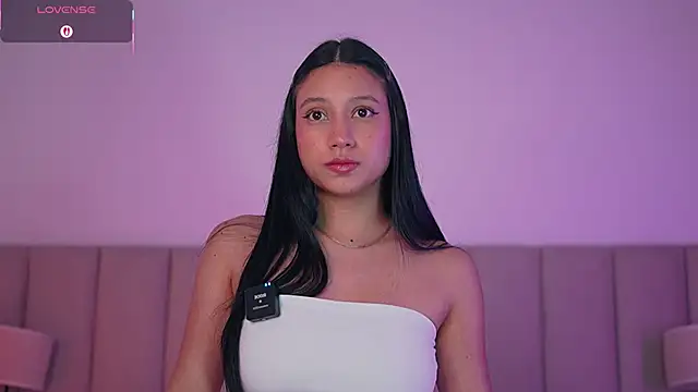 Snapshot of Alison_Miller9 chatting on 09-19-25, 02:57 Alison Miller9 online show from 09-19-25, 02:57