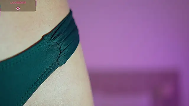 Snapshot of Alison_Miller9 chatting on 09-20-25, 02:45 Alison Miller9 online show from 09-20-25, 02:45