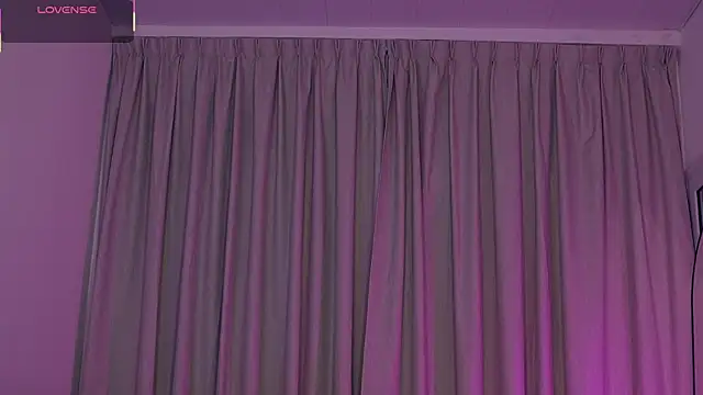 Snapshot of Alison_Miller9 chatting on 10-16-25, 09:43 Alison Miller9 online show from 10-16-25, 09:43