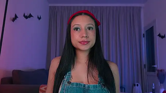 Snapshot of Alison_Miller9 chatting on 10-31-25, 09:32 Alison Miller9 online show from 10-31-25, 09:32