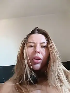 Snapshot of Lovers__Annn chatting on 01-15-25, 06:54 Lovers Annn online show from 01-15-25, 06:54