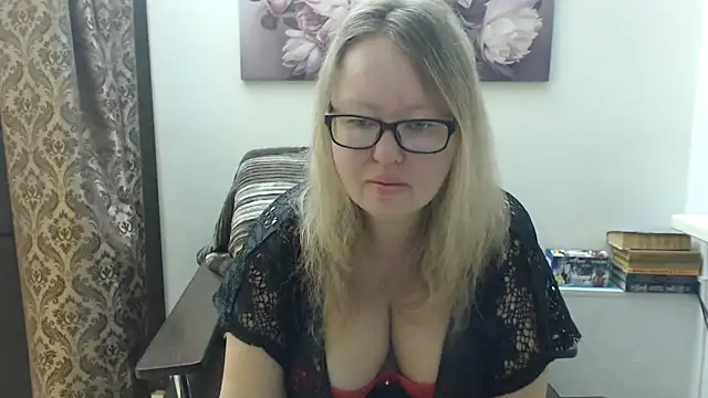 Snapshot of Ivanka_sss chatting on 03-14-26, 12:17 Ivanka sss online show from 03-14-26, 12:17