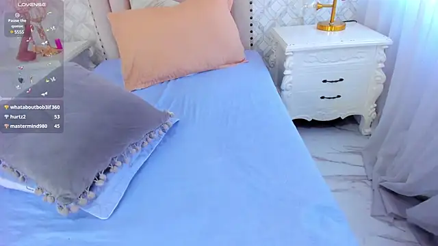 Pia Johnson  online show from 01-23-25, 03:43