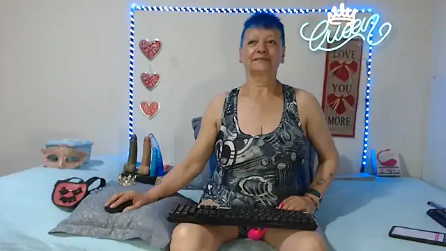 Snapshot of loquitaqueen011 chatting on 05-10-26, 03:17 loquitaqueen011 online show from 05-10-26, 03:17