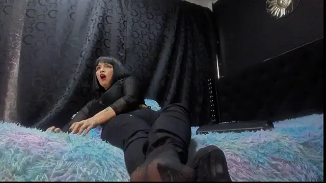 amareto queen online show from 01-24-25, 08:00