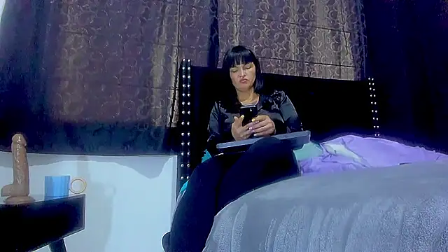 amareto queen online show from 09-30-25, 08:25