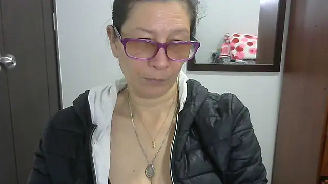 Snapshot of latin49 chatting on 03-08-25, 04:45 latin49 online show from 03-08-25, 04:45