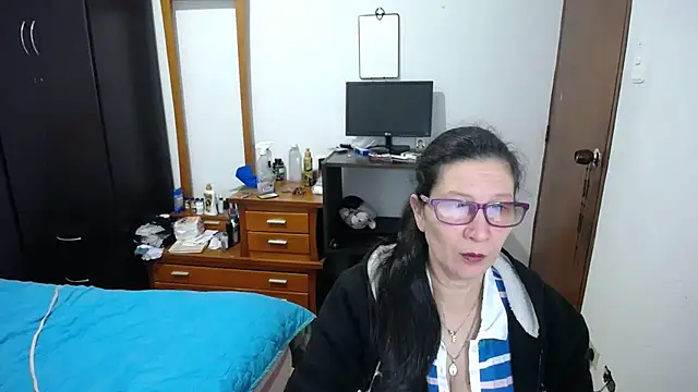 Snapshot of latin49 chatting on 09-30-25, 04:39 latin49 online show from 09-30-25, 04:39