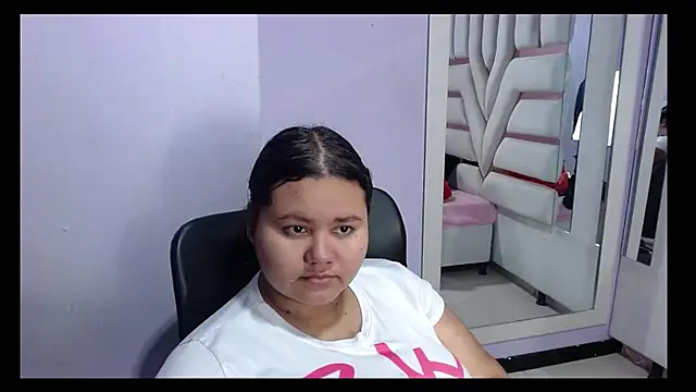 Snapshot of ValenTitis chatting on 11-13-25, 08:19 ValenTitis online show from 11-13-25, 08:19