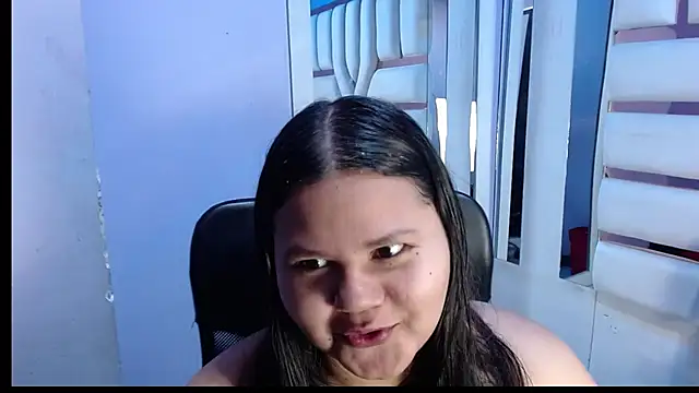 Snapshot of ValenTitis chatting on 12-15-25, 08:46 ValenTitis online show from 12-15-25, 08:46