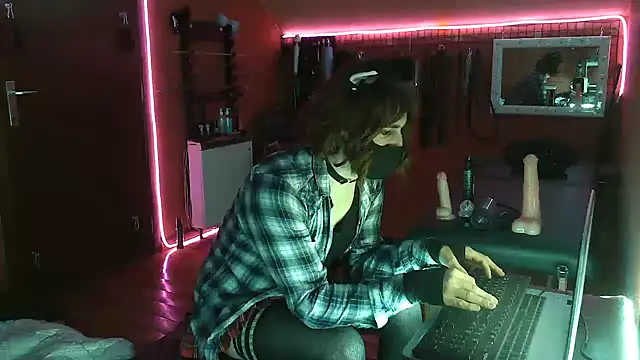 Snapshot of Ginny-the-bdsm-nympho chatting on 03-16-25, 06:01 Ginny-the-bdsm-nympho online show from 03-16-25, 06:01