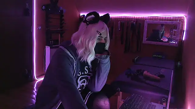 Snapshot of Ginny-the-bdsm-nympho chatting on 10-05-25, 04:27 Ginny-the-bdsm-nympho online show from 10-05-25, 04:27