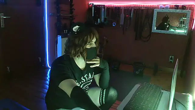 Ginny-the-bdsm-nympho online show from 04-26-26, 05:21