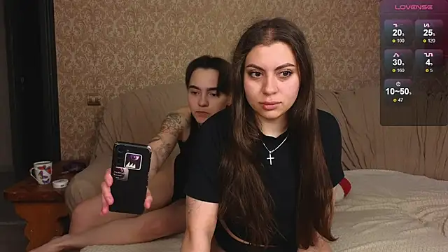 Snapshot of twobabesweet chatting on 05-11-26, 04:40 twobabesweet online show from 05-11-26, 04:40