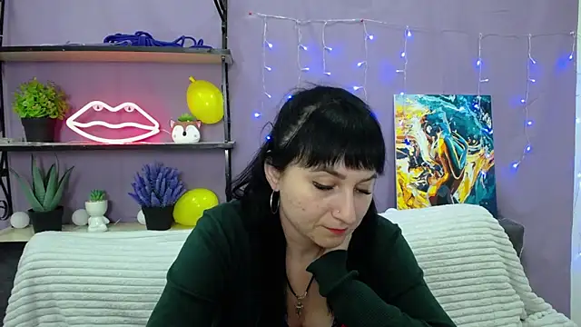 Snapshot of NinaFlawlees chatting on 01-21-25, 10:30 NinaFlawlees online show from 01-21-25, 10:30