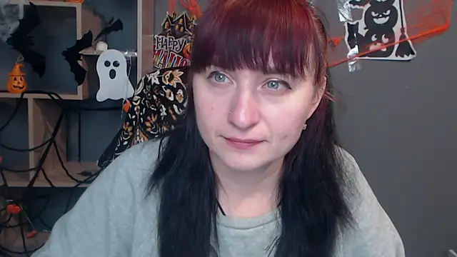 Snapshot of NinaFlawlees chatting on 10-20-25, 12:05 NinaFlawlees online show from 10-20-25, 12:05