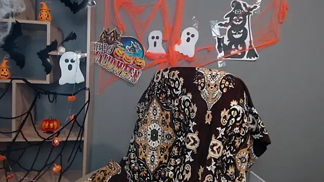 Snapshot of NinaFlawlees chatting on 10-26-25, 12:44 NinaFlawlees online show from 10-26-25, 12:44