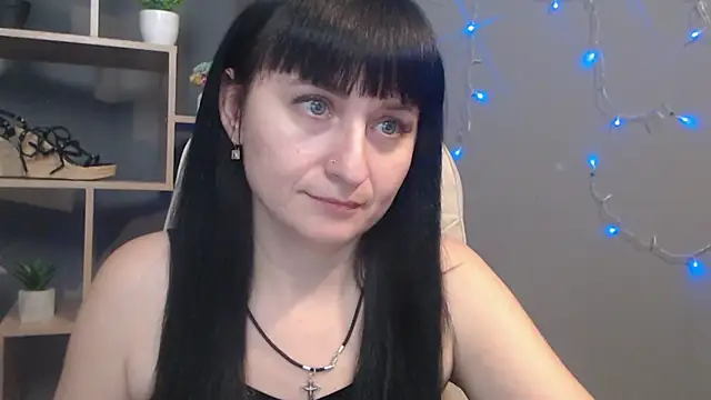 Snapshot of NinaFlawlees chatting on 11-25-25, 12:49 NinaFlawlees online show from 11-25-25, 12:49