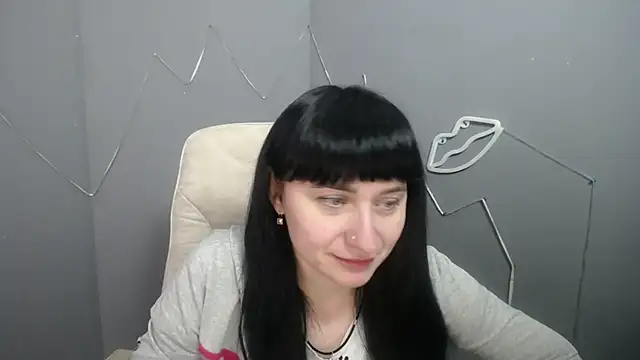 NinaFlawlees online show from 04-10-26, 12:10