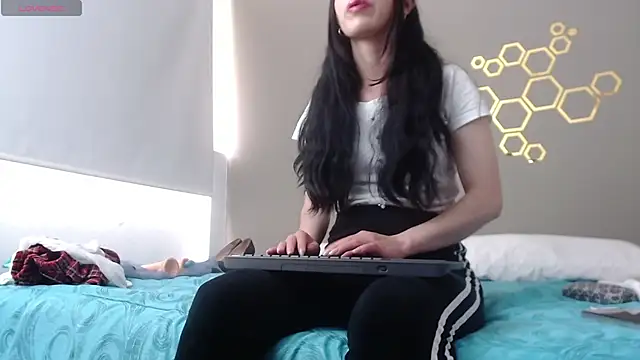 Snapshot of adriscute chatting on 01-09-25, 09:16 adriscute online show from 01-09-25, 09:16