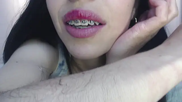 Snapshot of adriscute chatting on 02-08-25, 11:24 adriscute online show from 02-08-25, 11:24