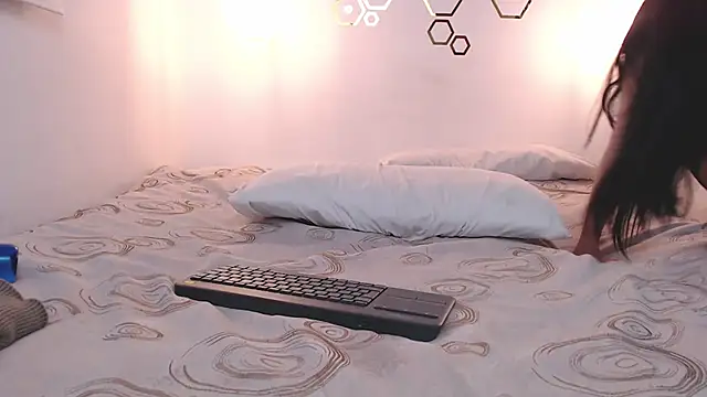 Snapshot of adriscute chatting on 03-17-25, 08:18 adriscute online show from 03-17-25, 08:18