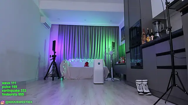 nikkisweetie online show from 01-01-25, 10:11
