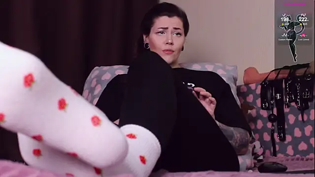 Snapshot of Luna_Blake chatting on 12-11-24, 04:20 Luna Blake online show from 12-11-24, 04:20