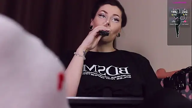 Snapshot of Luna_Blake chatting on 02-06-25, 04:14 Luna Blake online show from 02-06-25, 04:14