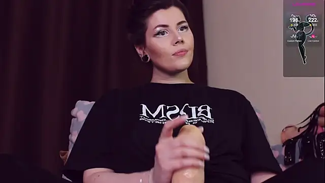 Snapshot of Luna_Blake chatting on 02-13-25, 07:31 Luna Blake online show from 02-13-25, 07:31