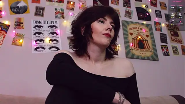 Snapshot of Luna_Blake chatting on 03-18-26, 01:14 Luna Blake online show from 03-18-26, 01:14