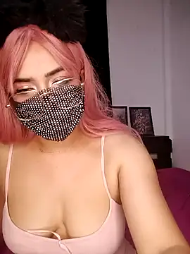 Snapshot of Bayan-Queen chatting on 09-20-25, 04:52 Bayan-Queen online show from 09-20-25, 04:52