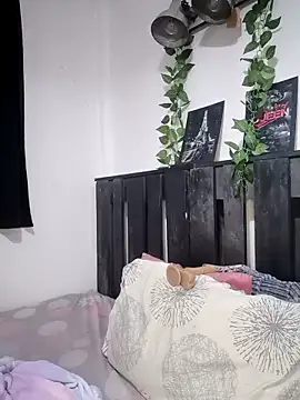 Snapshot of Bayan-Queen chatting on 10-22-25, 07:46 Bayan-Queen online show from 10-22-25, 07:46