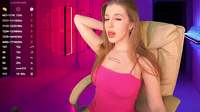 PenellopaRaw online show from 01-17-25, 05:41