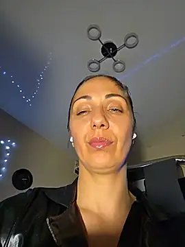 Snapshot of LeticiaWoods chatting on 06-18-26, 11:20 LeticiaWoods online show from 06-18-26, 11:20