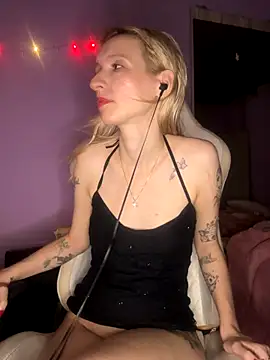 Snapshot of bunnydark00 chatting on 12-13-25, 07:53 bunnydark00 online show from 12-13-25, 07:53