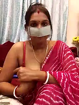 Snapshot of Queen_Dolly chatting on 12-29-24, 05:44 Queen Dolly online show from 12-29-24, 05:44