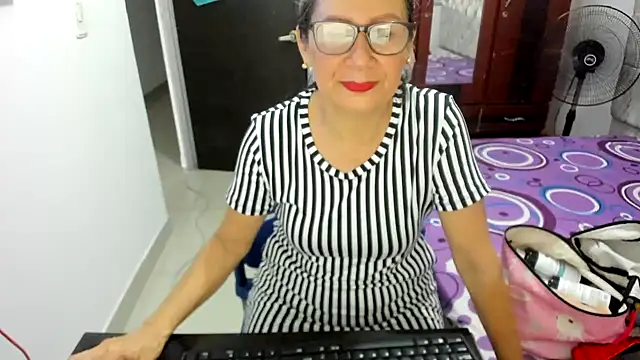 Snapshot of jademartin_ chatting on 01-29-25, 08:14 jademartin online show from 01-29-25, 08:14