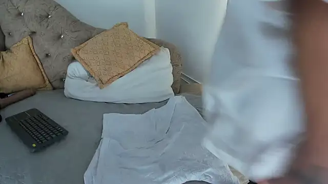 Snapshot of Naughty__Mom chatting on 12-22-24, 01:44 Naughty Mom online show from 12-22-24, 01:44