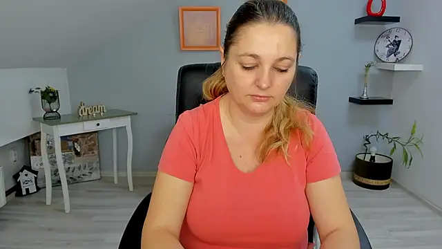 LollaGirl online show from 01-22-25, 04:13